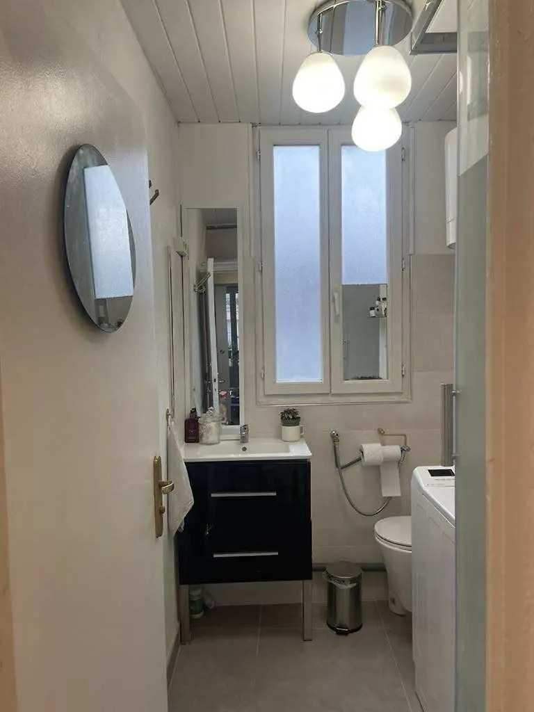 Fastrentbnb Appartement Complet Paris Crimee 0*,  Fransa